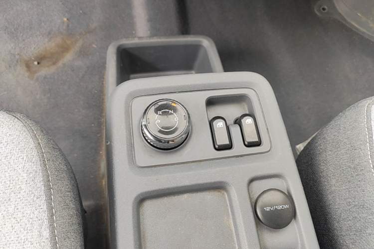 Used Wuling Yangguang 2024 300km Range Practical Window-Sealed Version 60kW Gear Lever