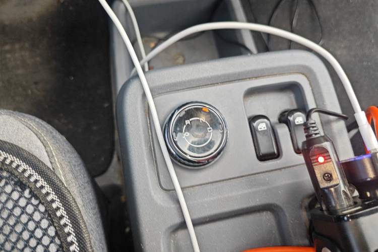 Used Wuling Yangguang 2024 300km Comfort-Grade Passenger Van 60kW Gear Lever