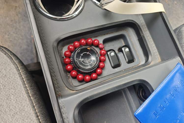 Used Wuling Yangguang 2024 300km Comfort-Grade Passenger Van 60kW Gear Lever