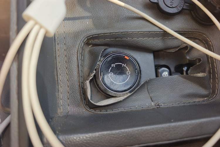 Used Wuling Yangguang 2024 300KM Comfort Version Passenger Van 75kW Gear Lever