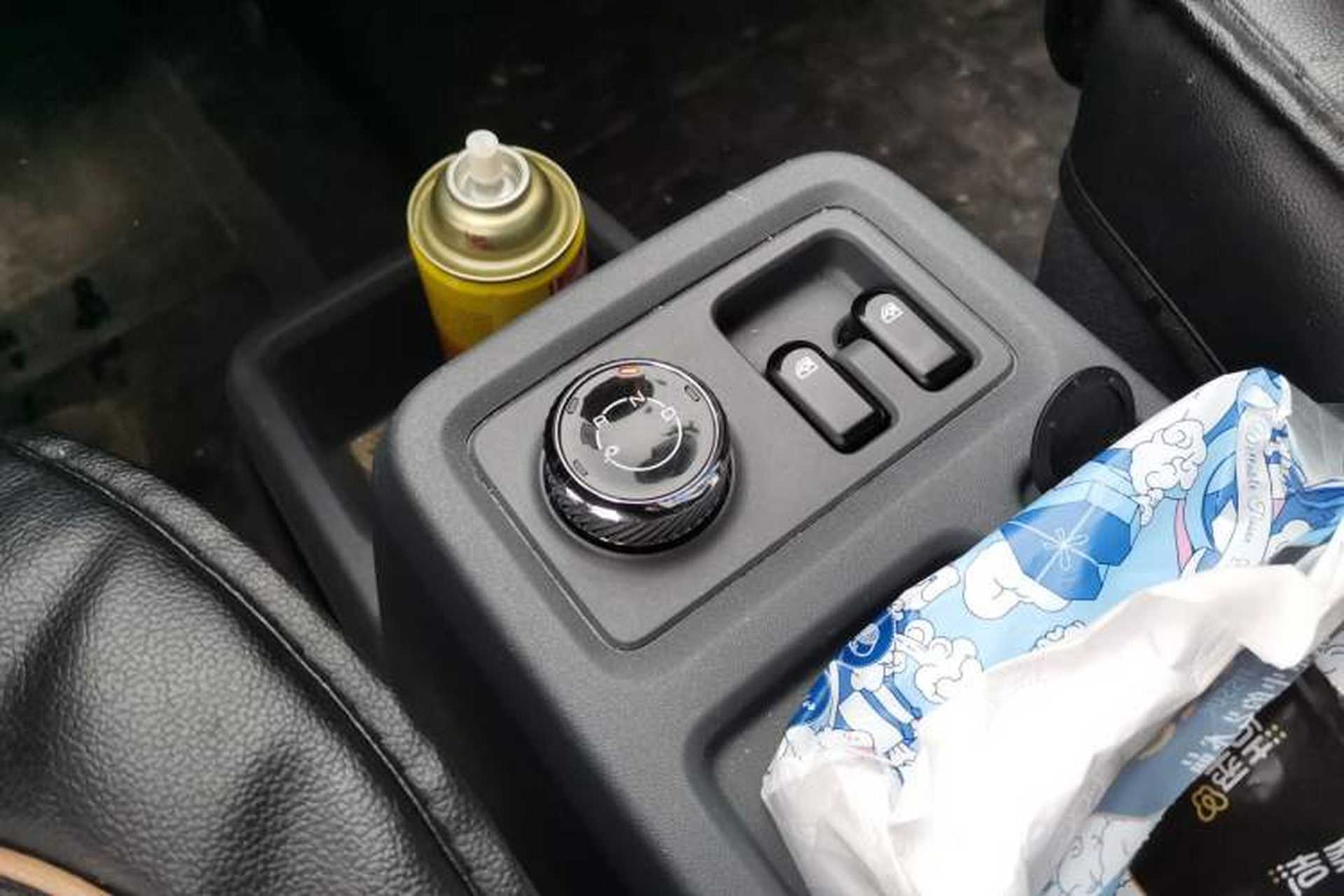 Used Wuling Yangguang 2024 300KM Comfort Version Passenger Van 75kW Gear Lever