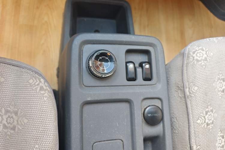 Used Wuling Yangguang 2024 300km Range Practical Window-Sealed Version 60kW Gear Lever