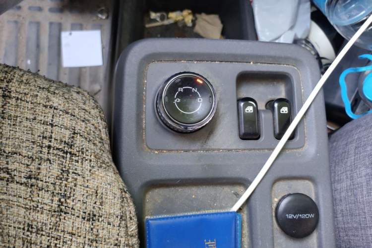 Used Wuling Yangguang 2024 300km Range Practical Window-Sealed Version 60kW Gear Lever