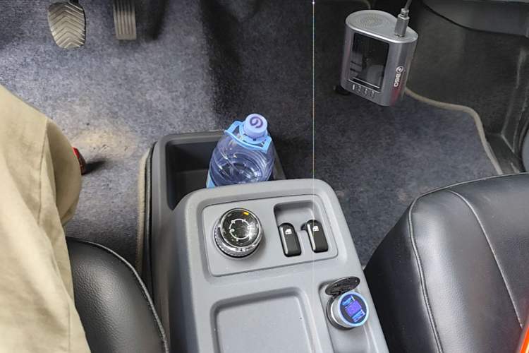 Used Wuling Yangguang 2024 300km Comfort Version with Sealed Windows 60kW Gear Lever