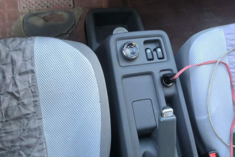 Used Wuling Yangguang 2024 300km Comfort Version with Sealed Windows 60kW Gear Lever