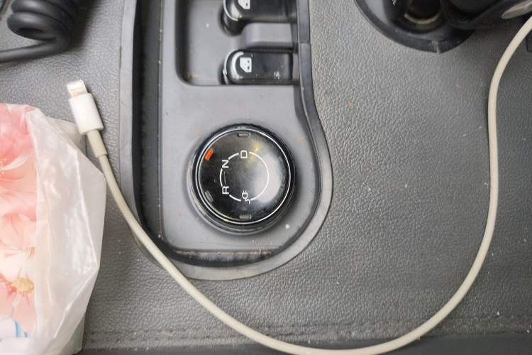 Used Wuling Yangguang 2024 300km Comfort Version with Sealed Windows 60kW Gear Lever