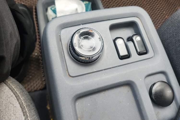 Used Wuling Yangguang 2024 300km Range Practical Window-Sealed Version 60kW Gear Lever