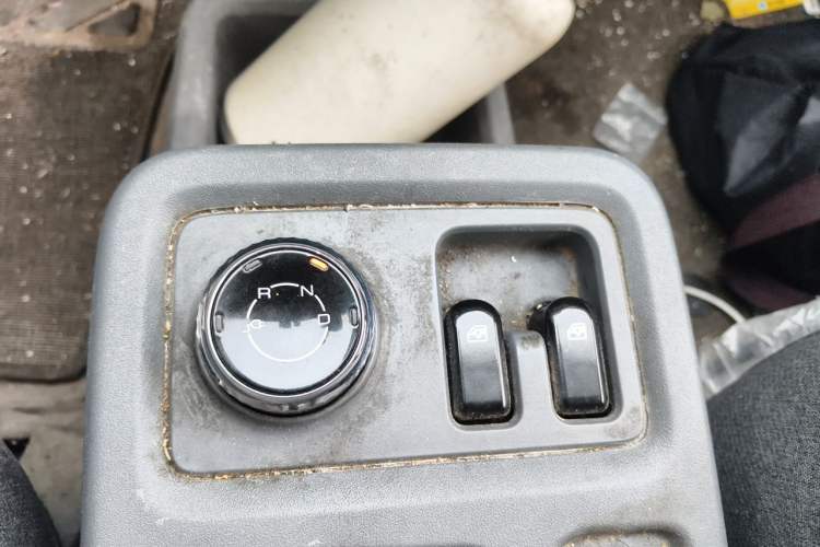 Used Wuling Yangguang 2024 300km Range Practical Window-Sealed Version 60kW Gear Lever