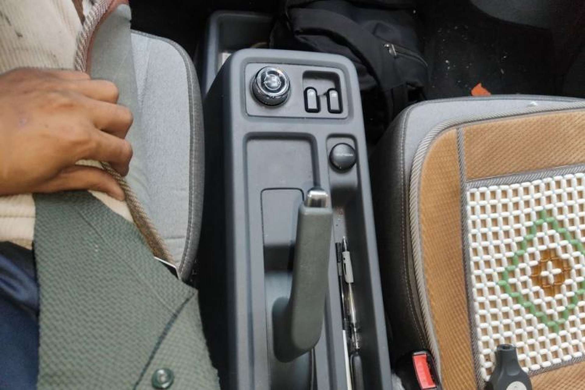 Used Wuling Yangguang 2024 230km Practical Enclosed-Window Version 60kW Gear Lever