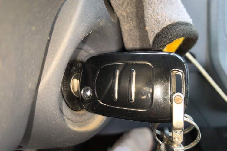 Used Wuling Yangguang 2024 300KM Comfort Version Passenger Van 75kW Gear Lever