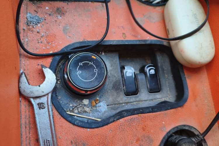 Used Wuling Yangguang 2024 300km Comfort-Grade Passenger Van 60kW Gear Lever