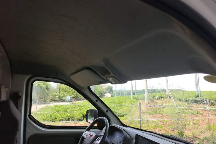 Used Wuling Yangguang 2024 300km Comfort Version with Sealed Windows 60kW Headliner