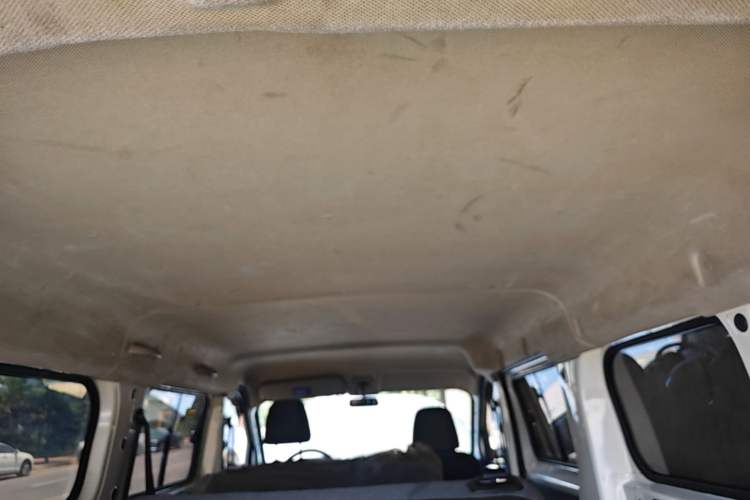 Used Wuling Yangguang 2024 300KM Comfort Version Passenger Van 75kW Headliner