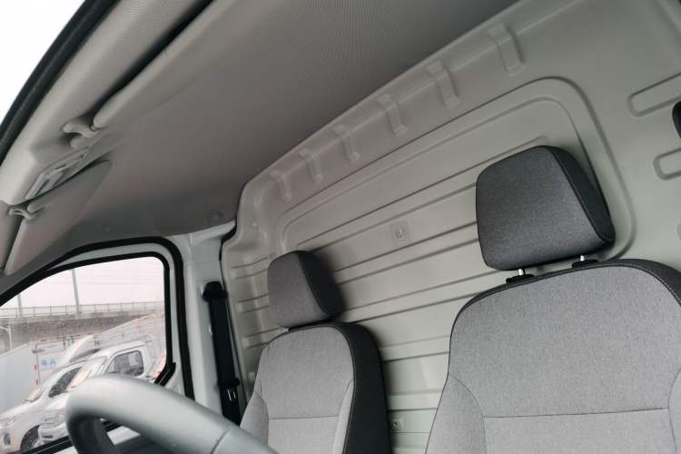 Used Wuling Yangguang 2024 300km Comfort Version with Sealed Windows 60kW Headliner
