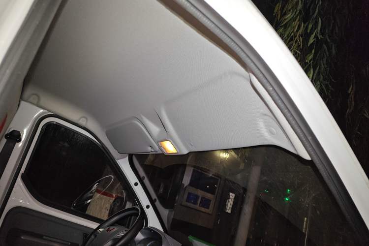 Used Wuling Yangguang 2024 300km Comfort Version with Sealed Windows 60kW Headliner