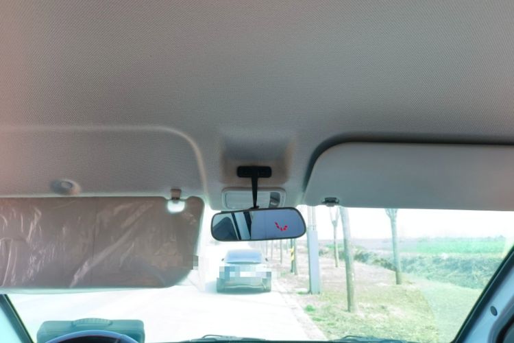 Used Wuling Yangguang 2024 300KM Comfort Version Passenger Van 75kW Headliner