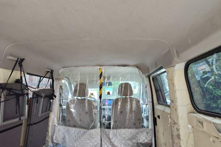 Used Wuling Yangguang 2024 300KM Comfort Version Passenger Van 75kW Headliner