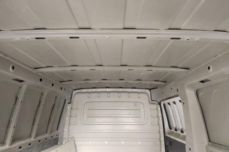 Used Wuling Yangguang 2024 300km Comfort Version with Sealed Windows 60kW Headliner