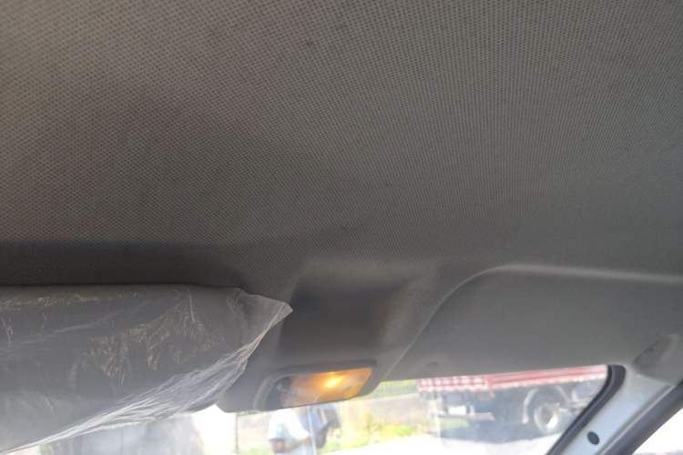 Used Wuling Yangguang 2024 300km Comfort Version with Sealed Windows 60kW Headliner