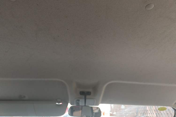 Used Wuling Yangguang 2024 300km Comfort-Grade Passenger Van 60kW Headliner