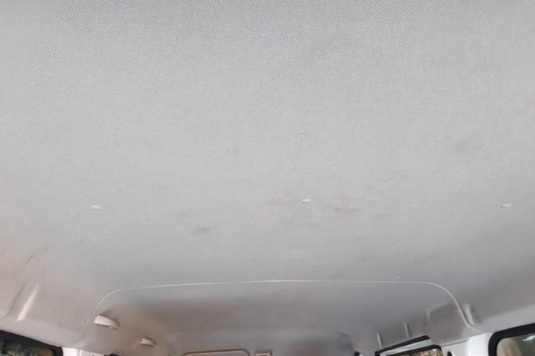 Used Wuling Yangguang 2024 300KM Comfort Version Passenger Van 75kW Headliner