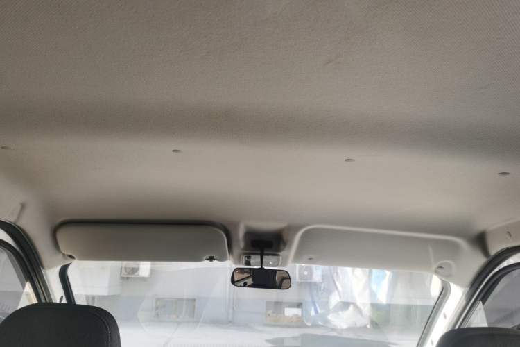 Used Wuling Yangguang 2024 300KM Comfort Version Passenger Van 75kW Headliner