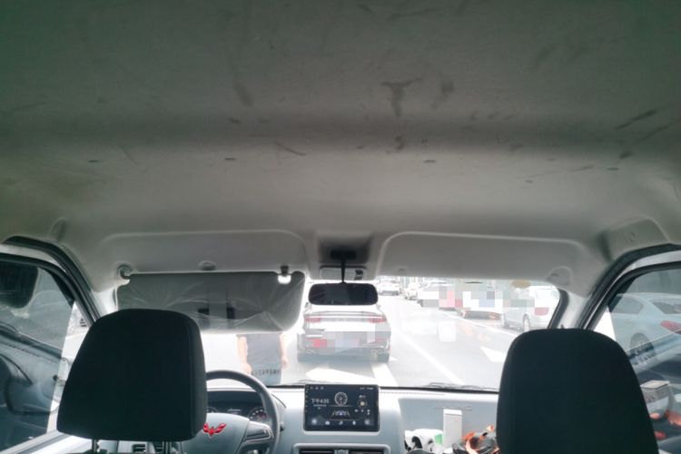Used Wuling Yangguang 2024 300KM Comfort Version Passenger Van 75kW Headliner