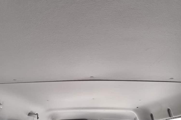 Used Wuling Yangguang 2024 300KM Comfort Version Passenger Van 75kW Headliner