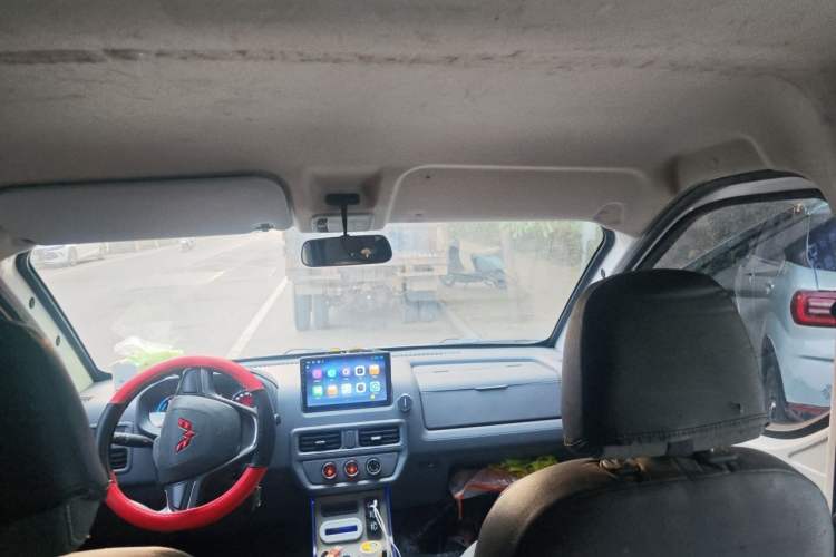 Used Wuling Yangguang 2024 300KM Comfort Version Passenger Van 75kW Headliner