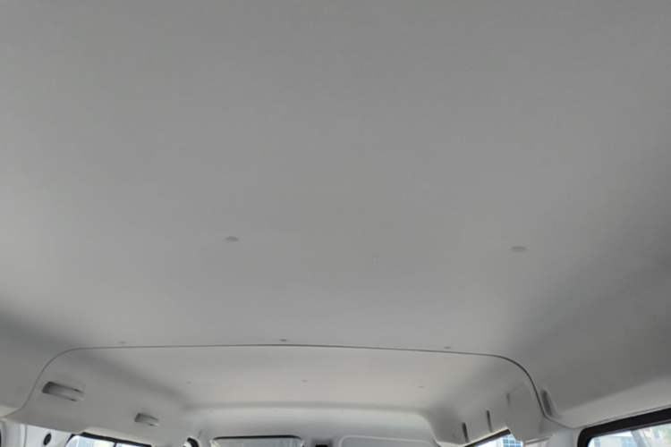 Used Wuling Yangguang 2024 300KM Comfort Version Passenger Van 75kW Headliner