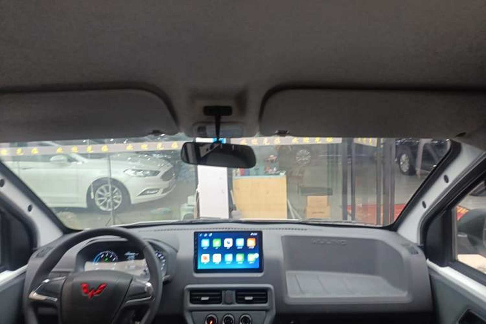 Used Wuling Yangguang 2024 300km Comfort-Grade Passenger Van 60kW Headliner