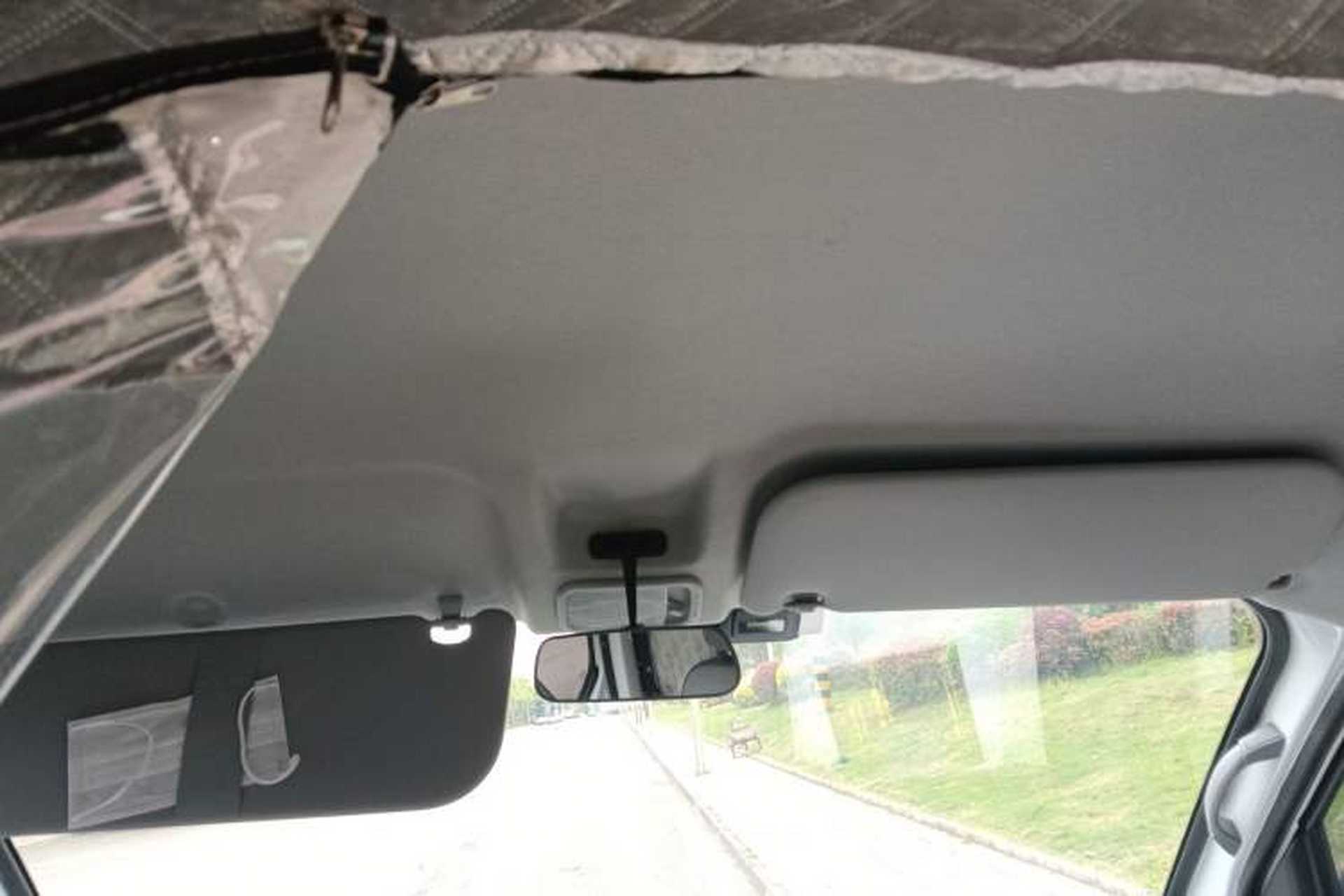 Used Wuling Yangguang 2024 300KM Comfort Version Passenger Van 75kW Headliner