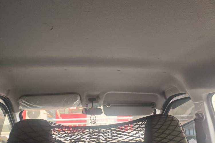 Used Wuling Yangguang 2024 300km Comfort-Grade Passenger Van 60kW Headliner