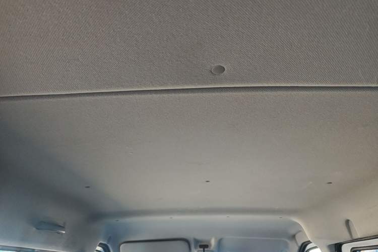 Used Wuling Yangguang 2024 300km Comfort-Grade Passenger Van 60kW Headliner