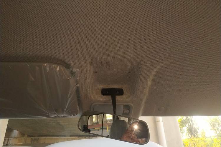 Used Wuling Yangguang 2024 300KM Comfort Version Passenger Van 75kW Headliner