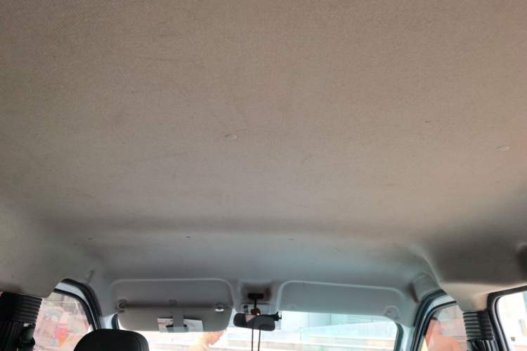 Used Wuling Yangguang 2024 300KM Comfort Version Passenger Van 75kW Headliner