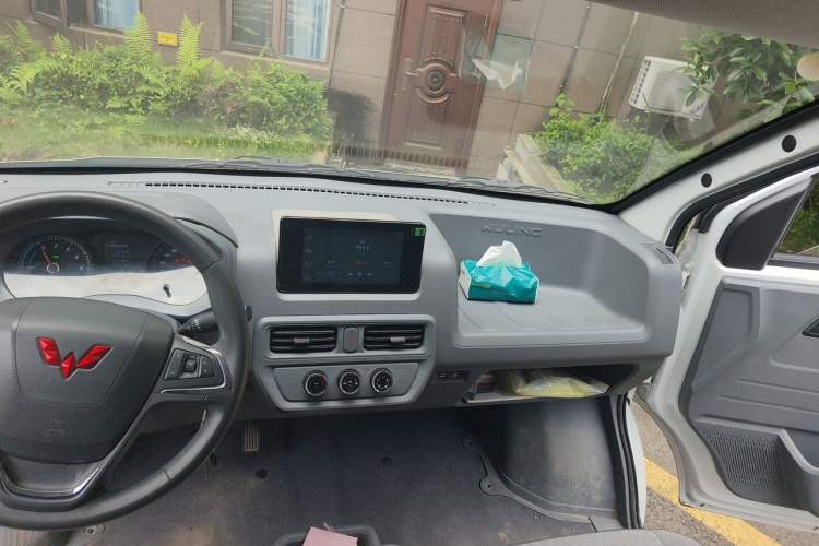 Used Wuling Yangguang 2024 300km Comfort Version with Sealed Windows 60kW Headliner