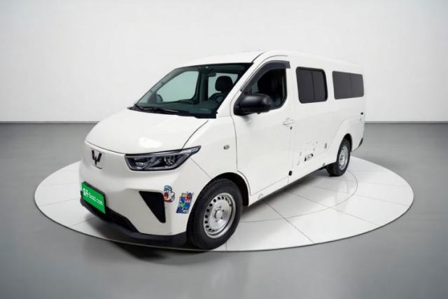 Used Wuling Yangguang 2024 300KM Comfort Version Passenger Van 75kW