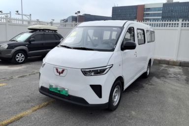 Used Wuling Yangguang 2024 300KM Comfort Version Passenger Van 75kW