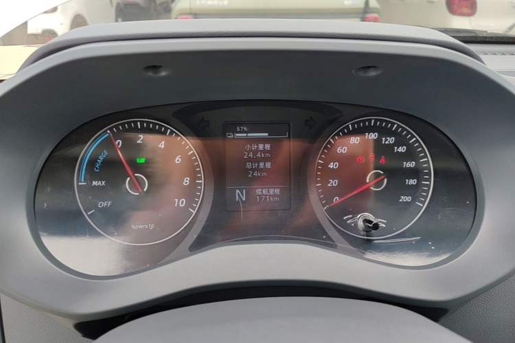 Used Wuling Yangguang 2024 300KM Comfort Version Passenger Van 75kW Instrument Cluster