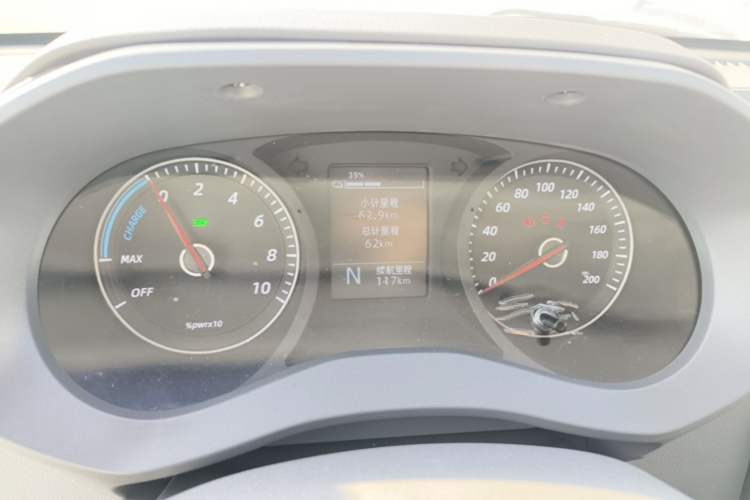 Used Wuling Yangguang 2024 300KM Comfort Version Passenger Van 75kW Instrument Cluster