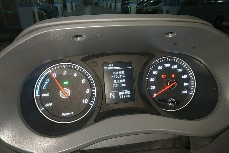 Used Wuling Yangguang 2024 300km Range Practical Window-Sealed Version 60kW Instrument Cluster