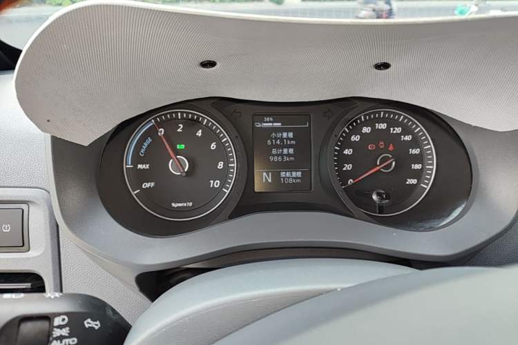Used Wuling Yangguang 2024 300KM Comfort Version Passenger Van 75kW Instrument Cluster