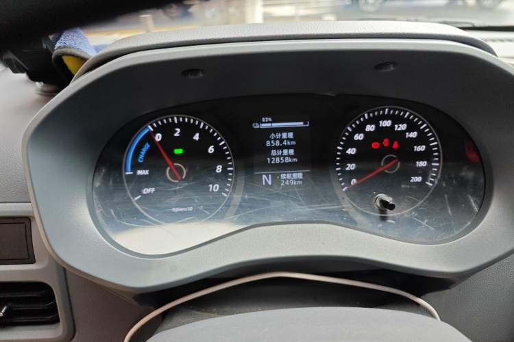 Used Wuling Yangguang 2024 300km Comfort Version with Sealed Windows 60kW Instrument Cluster