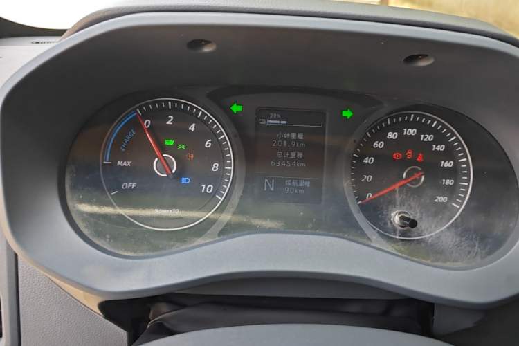 Used Wuling Yangguang 2024 300KM Comfort Version Passenger Van 75kW Instrument Cluster