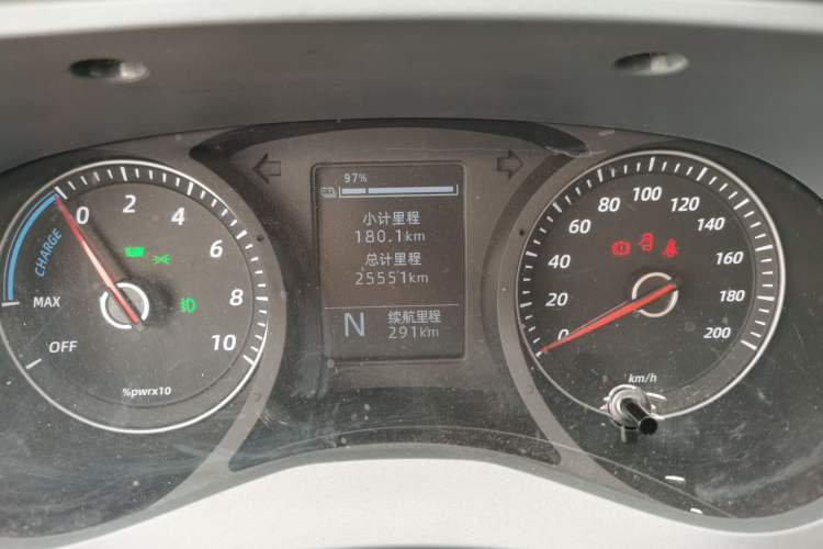 Used Wuling Yangguang 2024 300km Comfort Version with Sealed Windows 60kW Instrument Cluster
