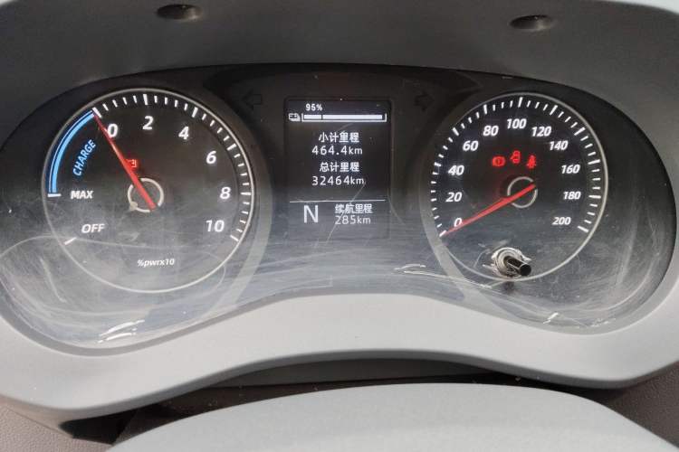 Used Wuling Yangguang 2024 300km Comfort Version with Sealed Windows 60kW Instrument Cluster