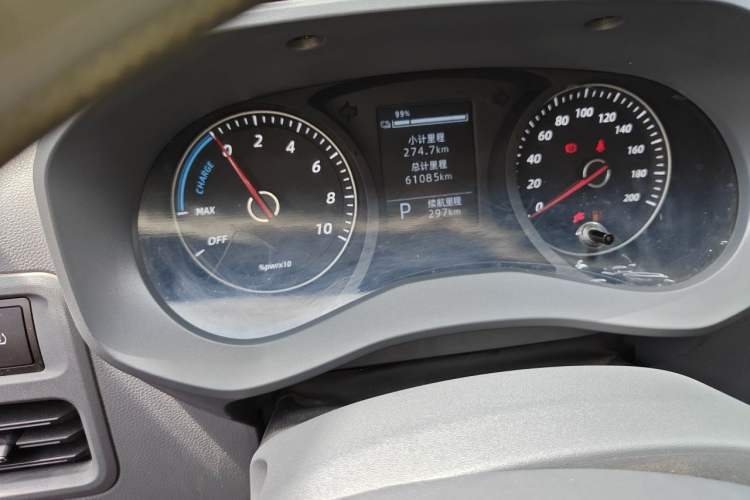 Used Wuling Yangguang 2024 300KM Comfort Version Passenger Van 75kW Instrument Cluster
