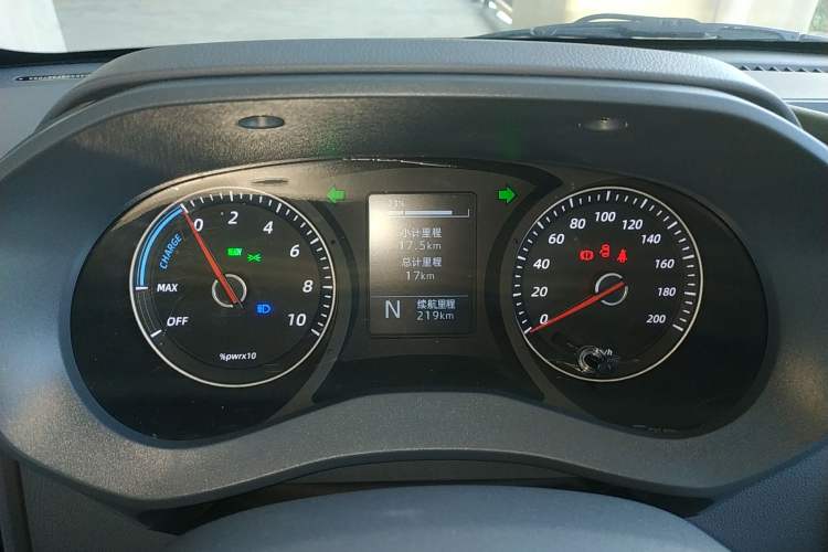 Used Wuling Yangguang 2024 300KM Comfort Version Passenger Van 75kW Instrument Cluster