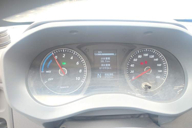 Used Wuling Yangguang 2024 300KM Comfort Version Passenger Van 75kW Instrument Cluster